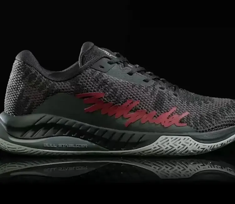 ZAPATILLA BULLPADEL IONIC 26V NEGRO